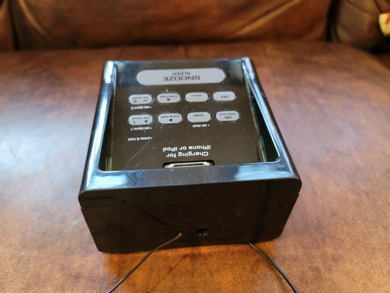 RCA Clock Radio  Charging iPod iPhone docking station